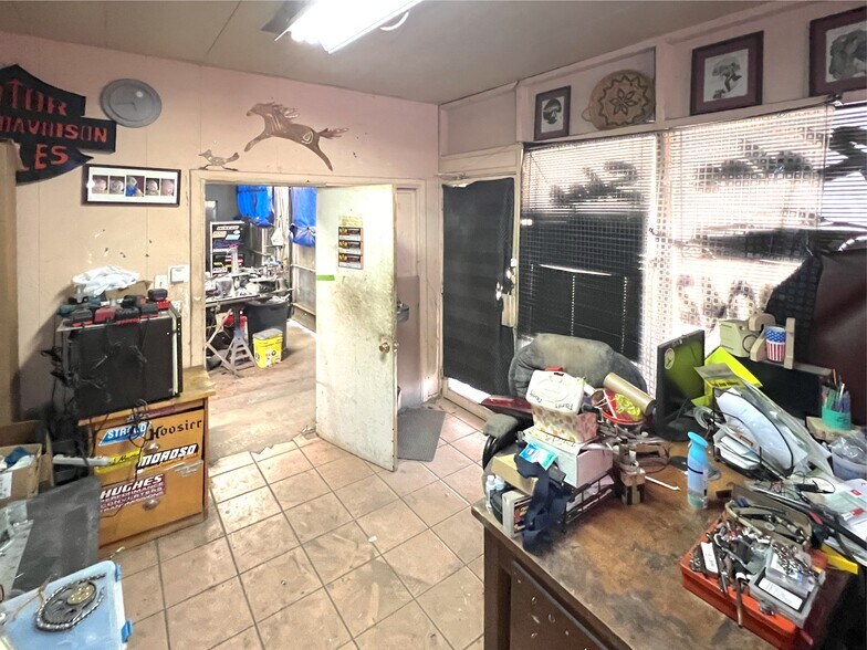 More Photos Of 230 N Louis Tittle Ave, Mangum Auto Repair For Sale