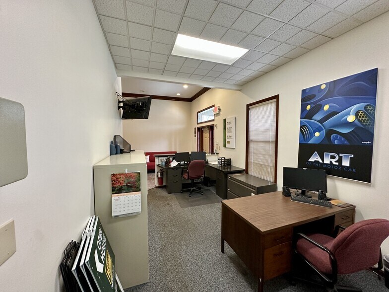 More Photos Of 4261 Morse Rd, Columbus Office For Sale