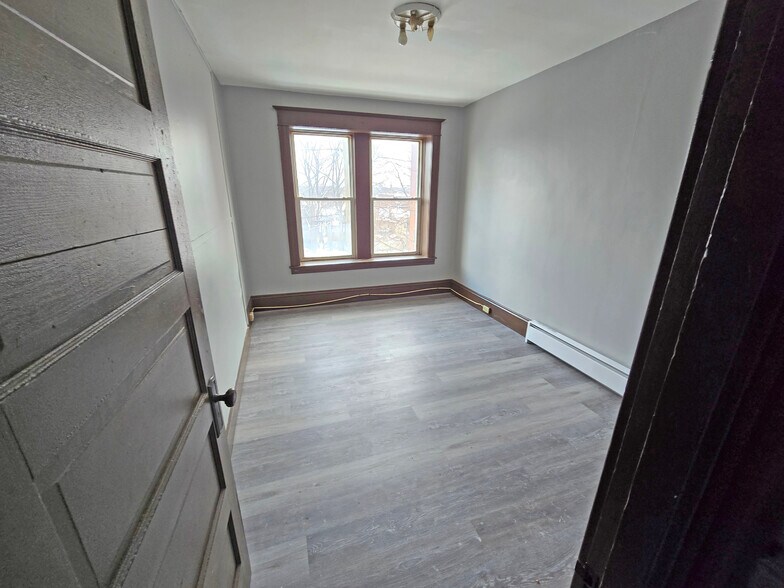 More Photos Of 37 Clinton Ave, Holyoke Apartments For Sale