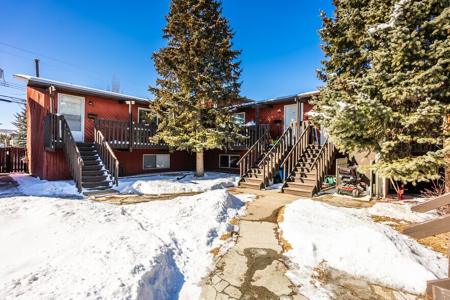 More Photos Of 4607 73 St NW, Calgary Apartments For Sale