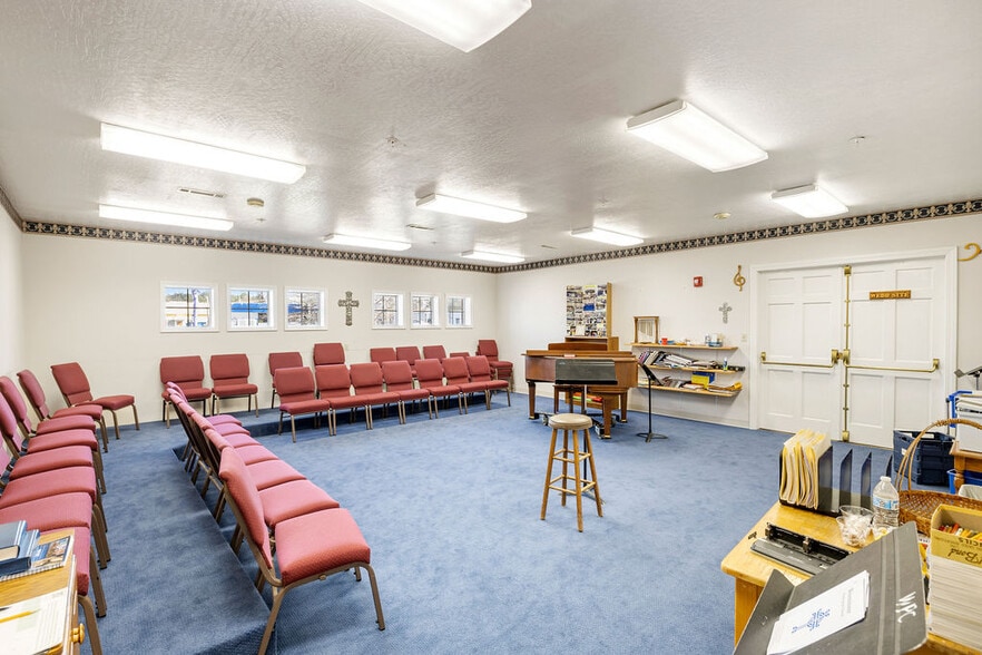 More Photos Of 1941 Shorter Ave SW, Rome Religious Facility For Lease