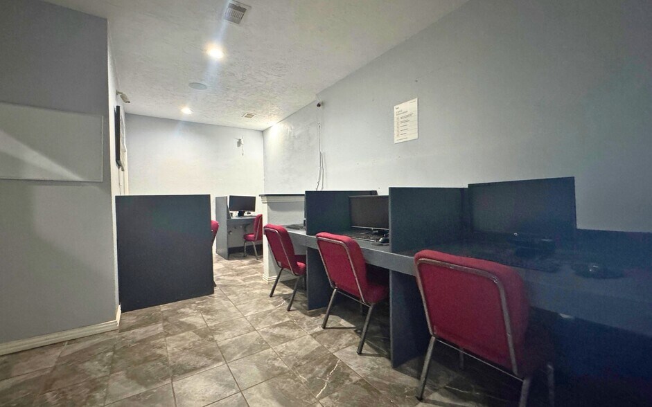 More Photos Of 1707 State Highway 21 W, Caldwell Office For Sale