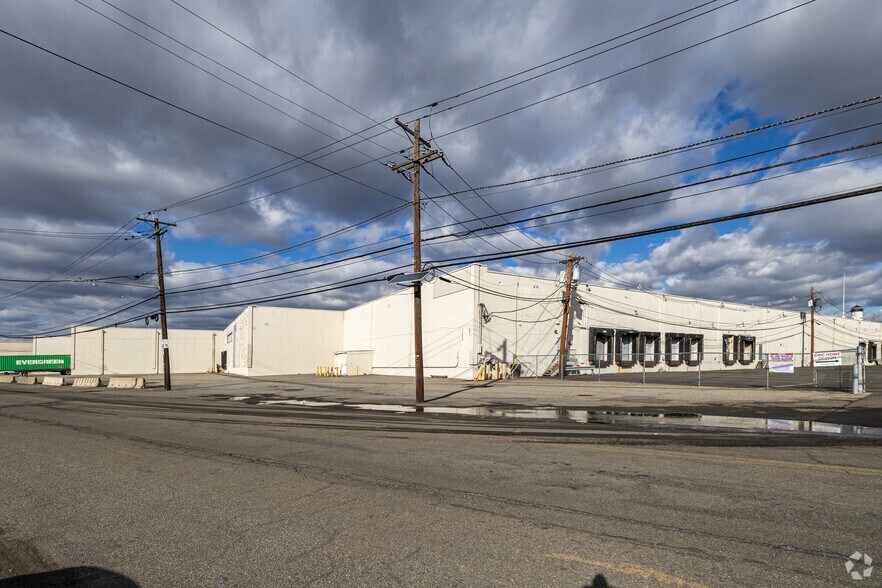 More Photos Of 51-53 Hook Rd, Bayonne Distribution For Lease