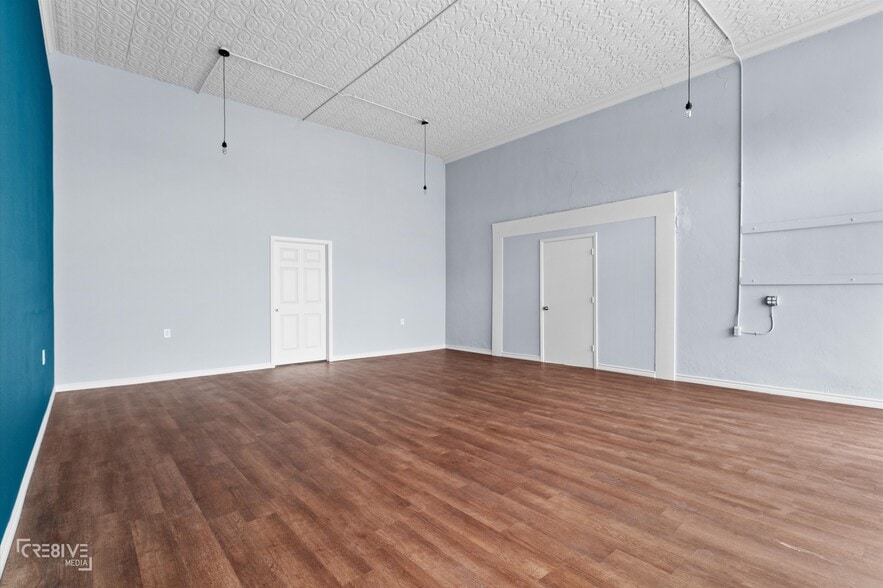 More Photos Of 157 S Henderson St, Rusk Flex For Sale