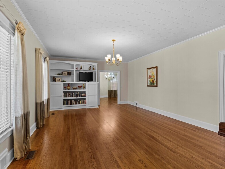 More Photos Of 302 W College St, Enterprise Flex For Sale