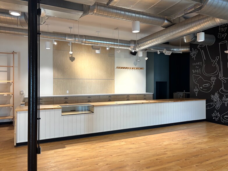 More Photos Of 2508-2518 S Cedar St, Lansing Storefront For Lease