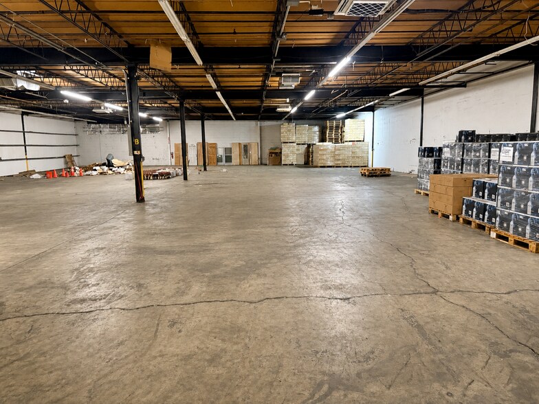 More Photos Of 191 Hanse Ave, Freeport Warehouse For Sale