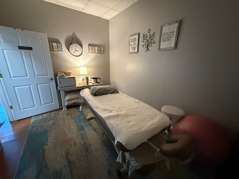 More Photos Of 720 S Washington St, Bunker Hill General Retail For Sale