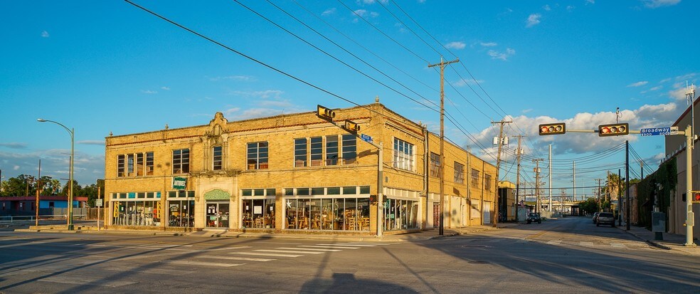 More Photos Of 900 Broadway St, San Antonio General Retail For Lease