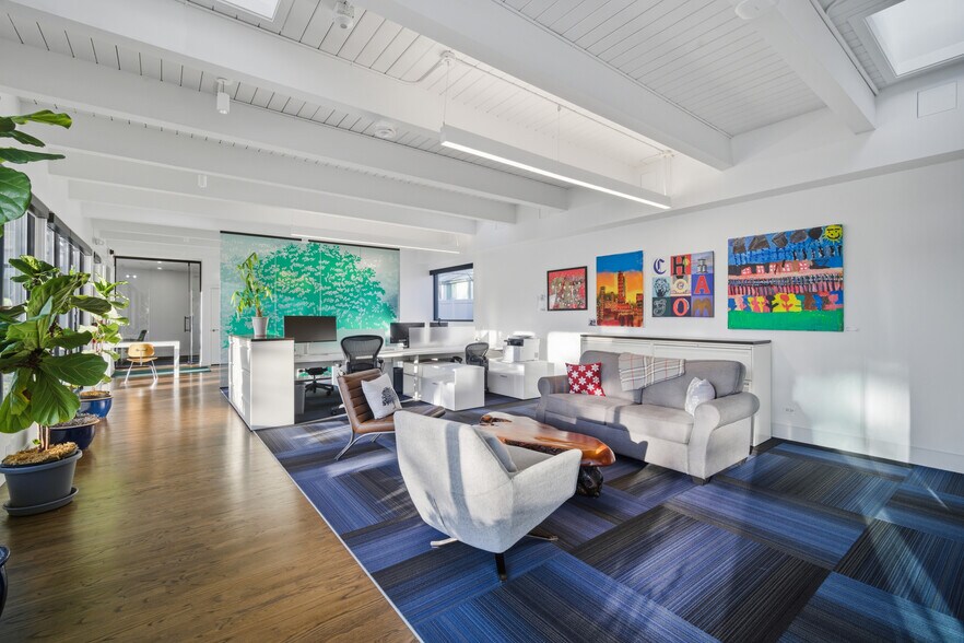 More Photos Of 836 Skokie Blvd, Northbrook Office For Sale