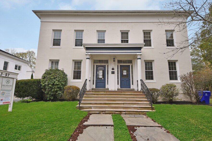 More Photos Of 93-97 Broad St, Middletown Office For Sale