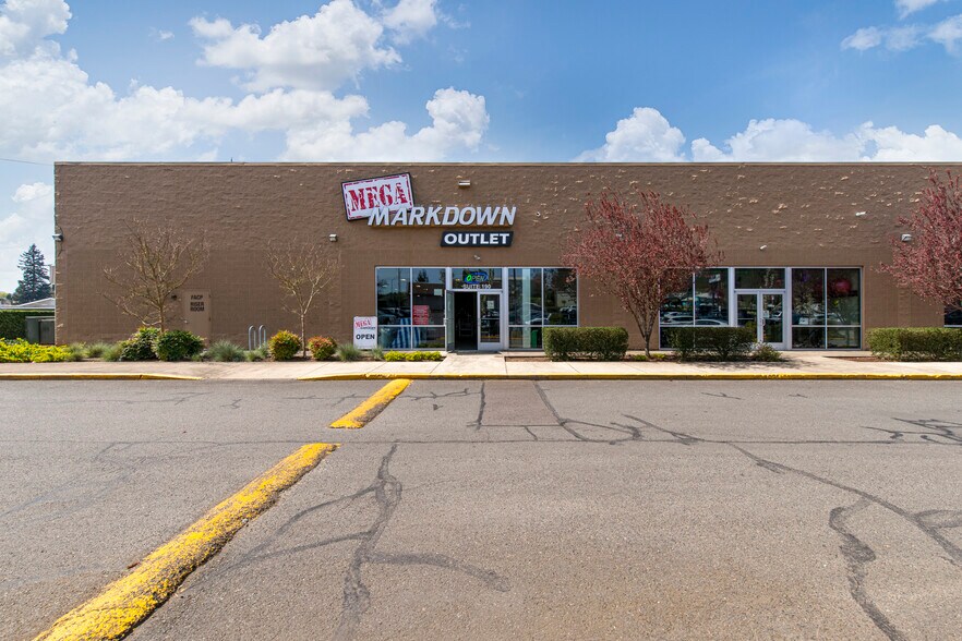 More Photos Of 4825 Commercial St SE, Salem Freestanding For Lease