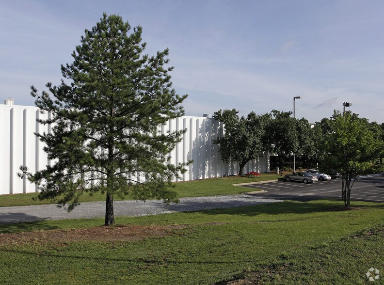 More Photos Of 3700 Atlanta Industrial Pky N, Atlanta Manufacturing For Lease