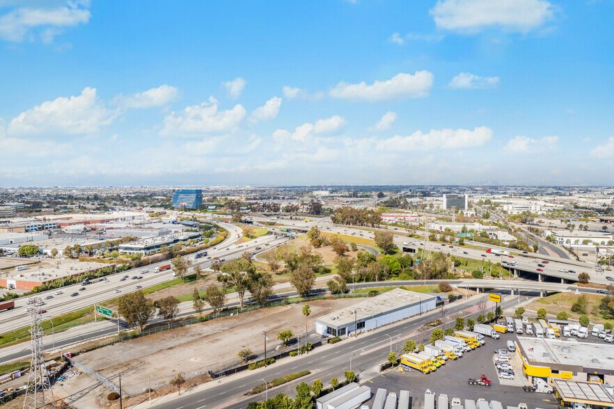 More Photos Of 19603 Figueroa St, Carson Warehouse For Lease