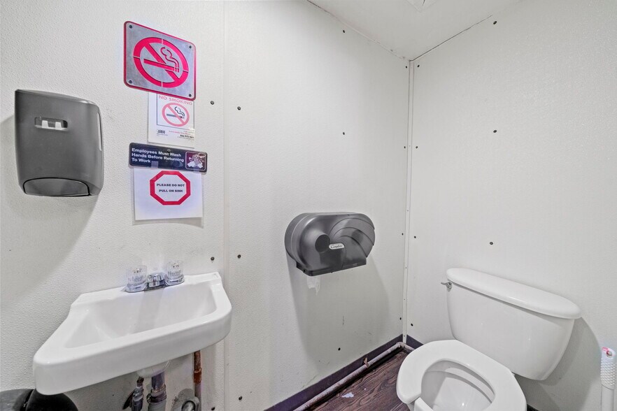 More Photos Of 208 N Walnut St, Stillman Valley General Retail For Sale