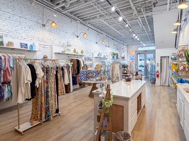 More Photos Of 345 King St, Charleston Storefront Retail Office For Lease