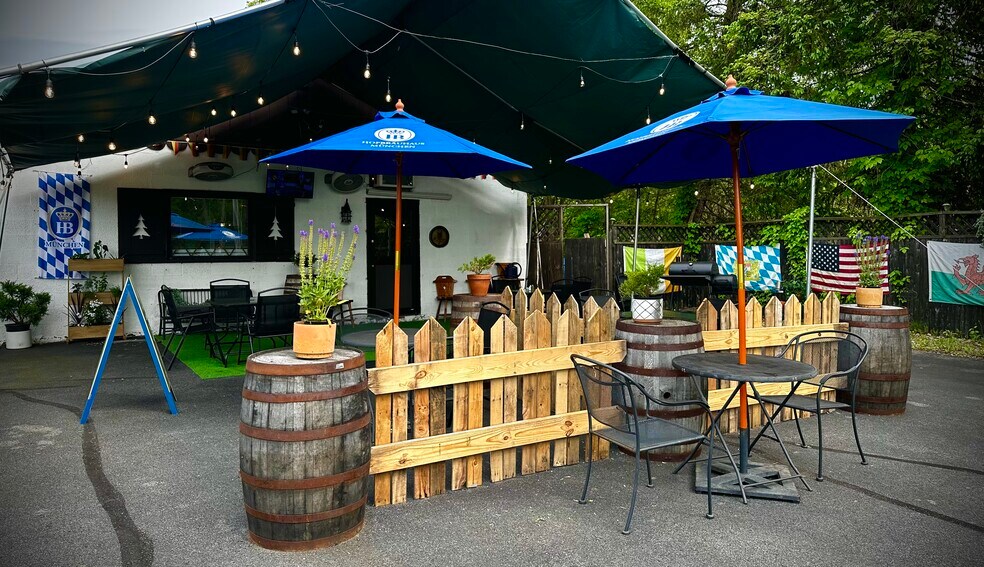 More Photos Of 352 Quaker Rd, Queensbury Restaurant For Sale