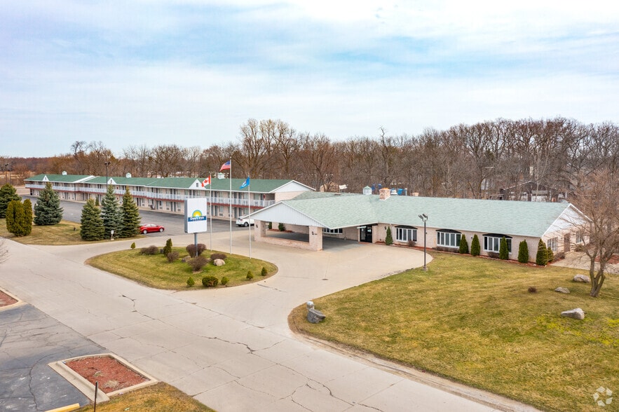 More Photos Of 9897 Main St, Whitmore Lake Hotel For Sale