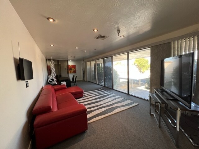 More Photos Of 7631 E Greenway Rd, Scottsdale Warehouse For Lease