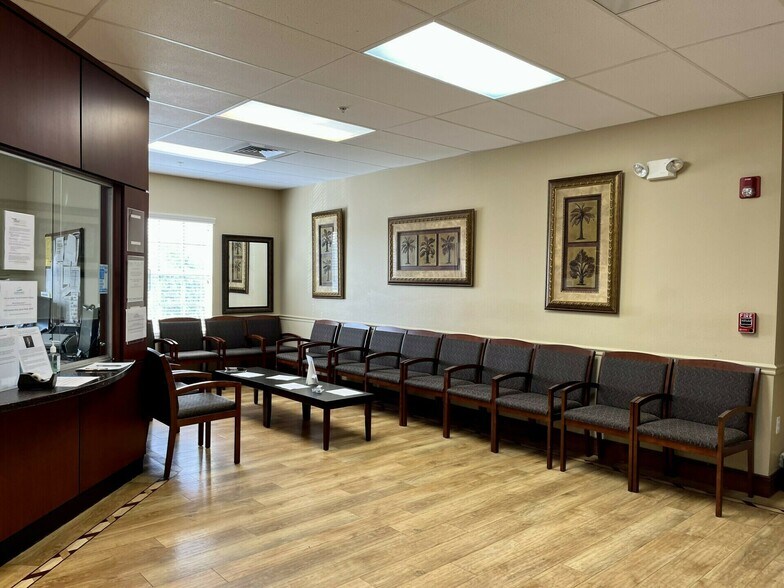 More Photos Of 836 Sunset Lake Blvd, Venice Medical For Sale