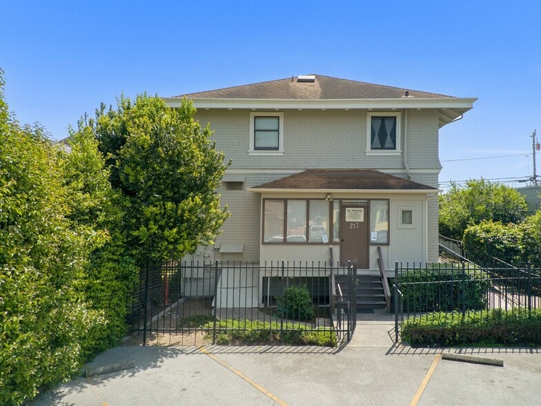 More Photos Of 217 E Lake Ave, Watsonville Office For Sale