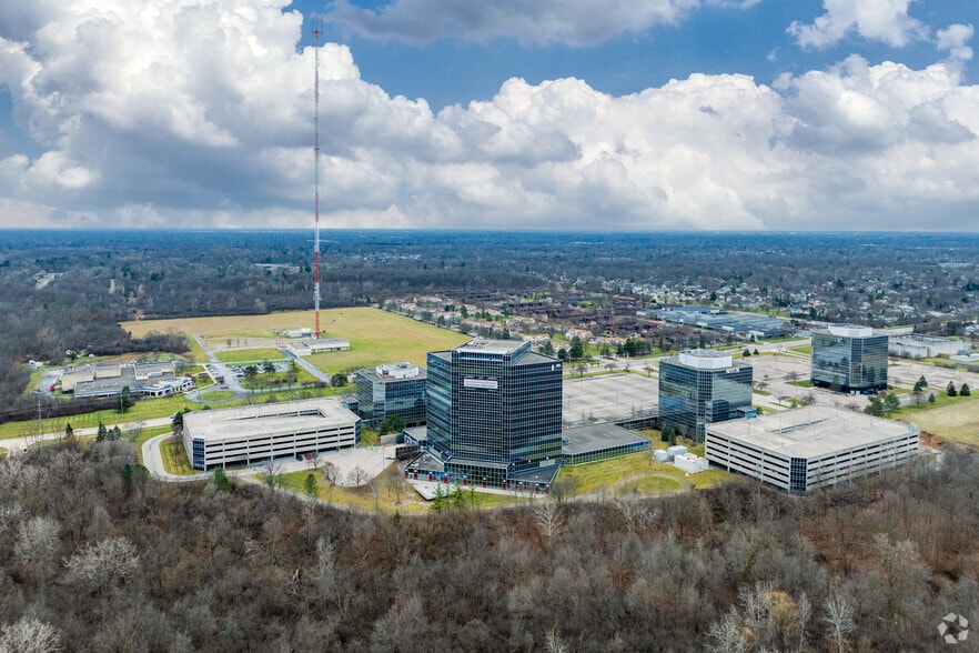 More Photos Of 27100 W 11 Mile Rd, Southfield Office For Lease