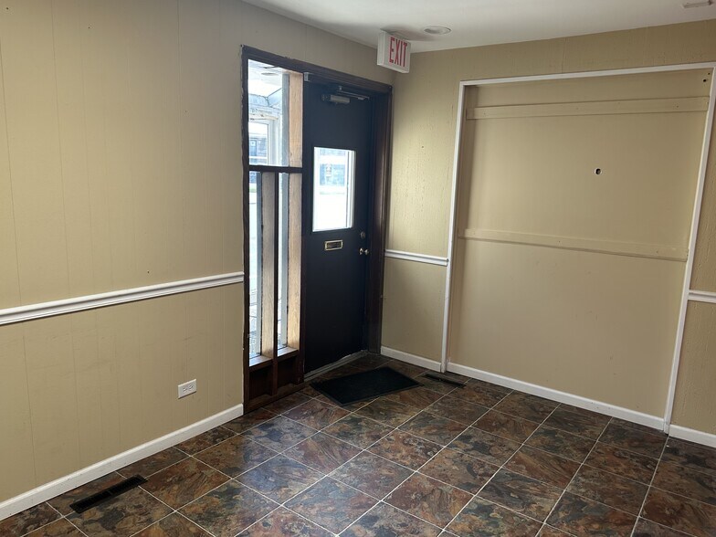 More Photos Of 1400 Sunset Ave, Waukegan Office For Sale