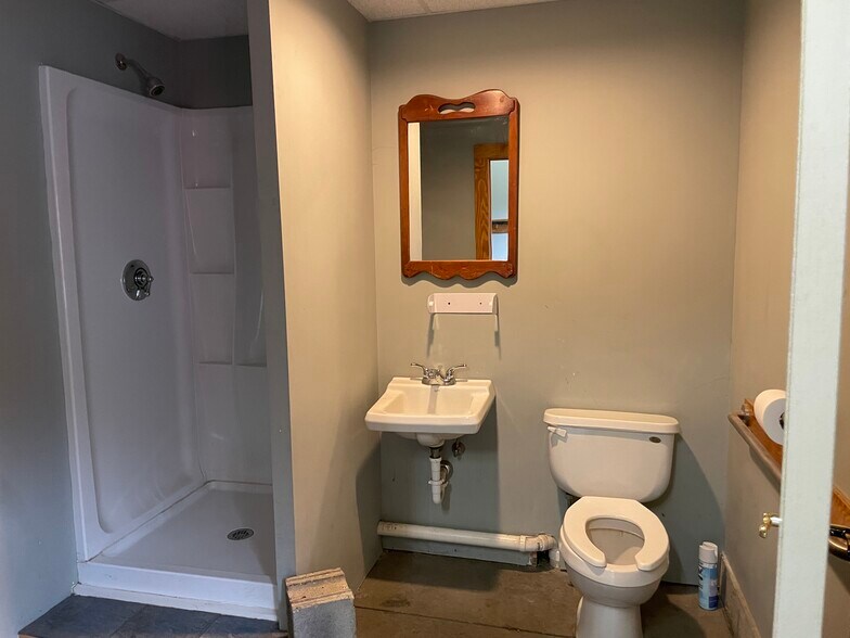 More Photos Of 100 Cherry Tree Hill Ln, Barton Apartments For Sale