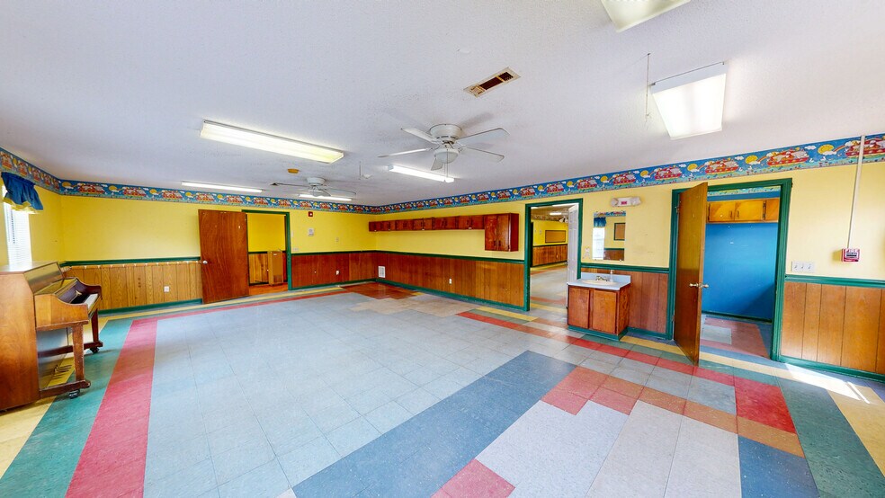 More Photos Of 104 N Herring St, Dothan Office For Sale