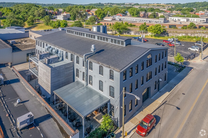 More Photos Of 35 W 8th St, Covington Loft Creative Space For Lease
