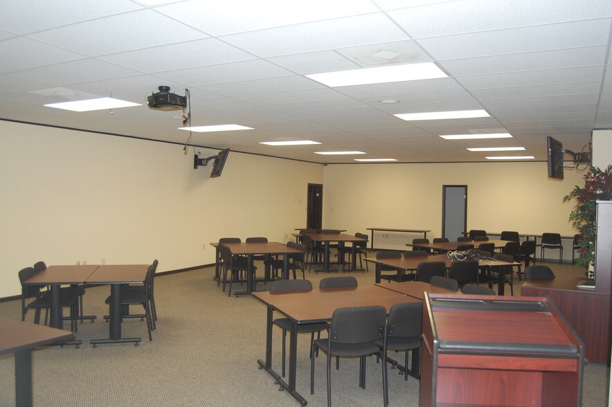 More Photos Of 3664 Walnut Bend Ln, Houston Industrial For Lease