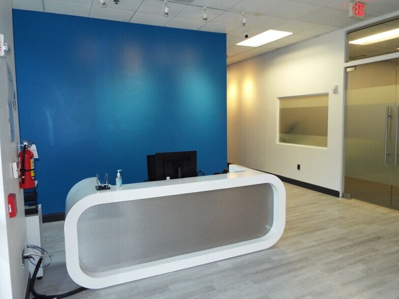 More Photos Of 3000-3044 N Commerce Pky, Miramar Warehouse For Lease