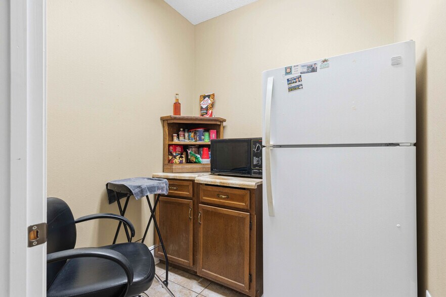 More Photos Of 537 S Ferdon Blvd, Crestview Office For Lease