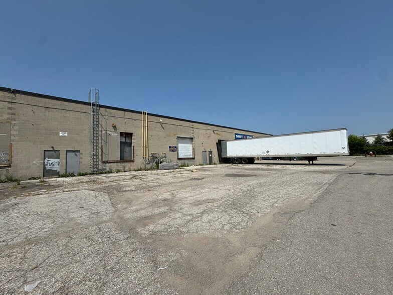 More Photos Of 1450-1458 Dundas St E, Mississauga Storefront Retail Office For Lease