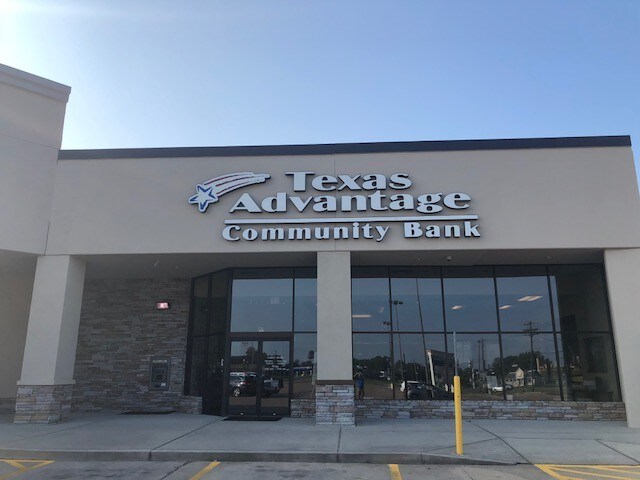 More Photos Of 1701 Fairway Dr, Alvin Freestanding For Lease