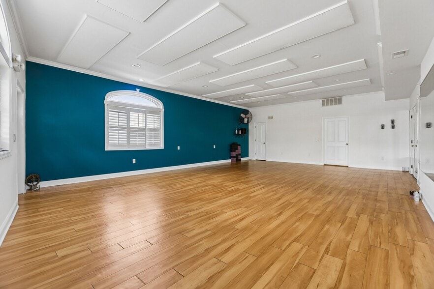 More Photos Of 622 Main St, Avon By The Sea Storefront Retail Residential For Sale