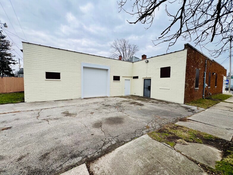 More Photos Of 1938 Airport Hwy, Toledo Freestanding For Sale