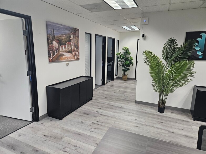 More Photos Of 16600 Sherman Way, Van Nuys Office For Lease