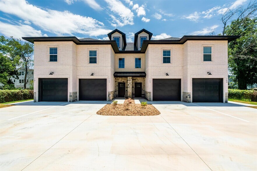 More Photos Of 1540 W Long St, Stephenville Apartments For Sale