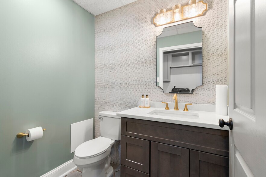More Photos Of 138 Lakeview Dr, Gibbsboro Light Distribution For Sale