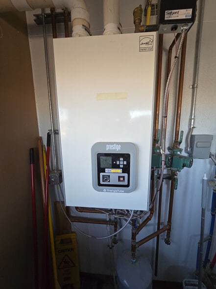 More Photos Of 509 Well St, Williston Warehouse For Lease