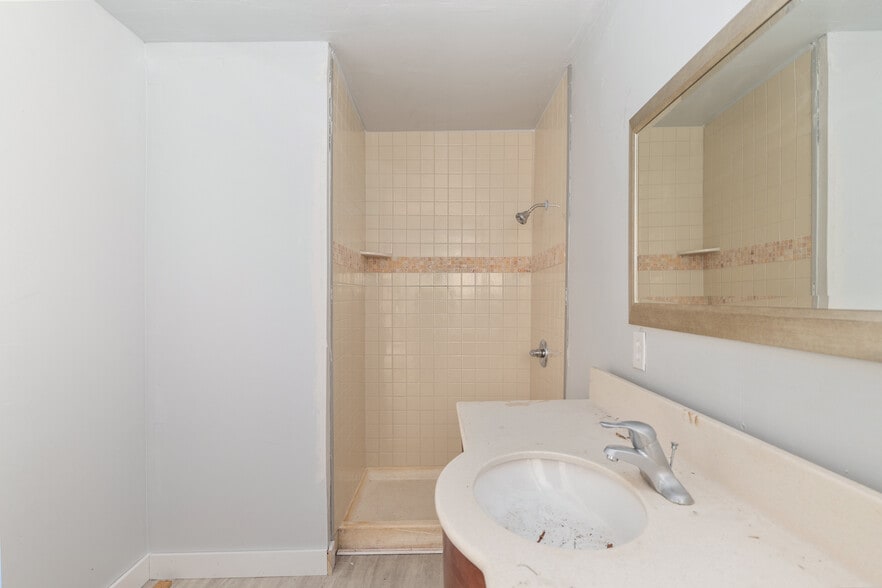 More Photos Of 1007 25th St, Ocala General Retail For Sale