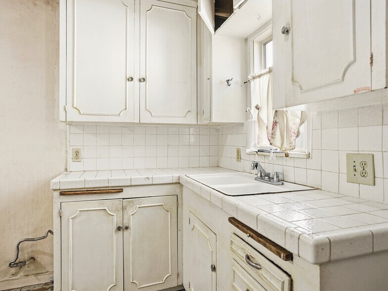 More Photos Of 1218 N Hollywood Way, Burbank Multifamily For Sale