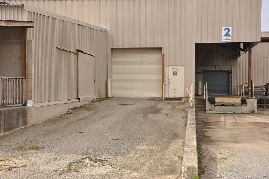 More Photos Of 917 Commerce Cir, Hanahan Warehouse For Sale