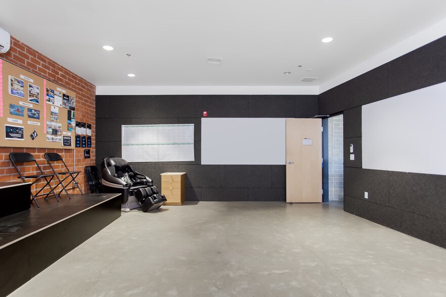 More Photos Of 1624-1626 Ocean Park Blvd, Santa Monica Unknown For Lease