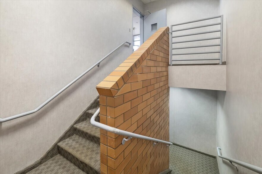 More Photos Of 333 Old Hook Rd, Westwood Medical For Sale