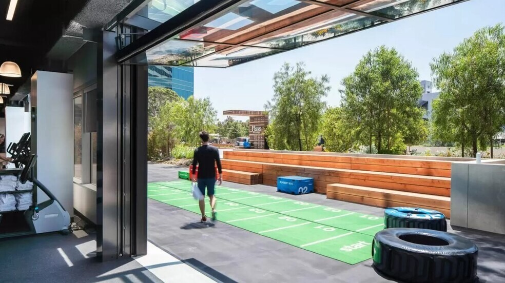 More Photos Of 6701 Center Dr W, Los Angeles Office For Lease