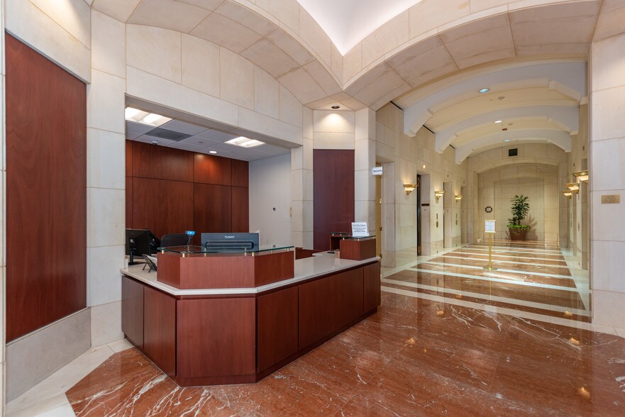 More Photos Of 10 S Jefferson St, Roanoke Office For Lease