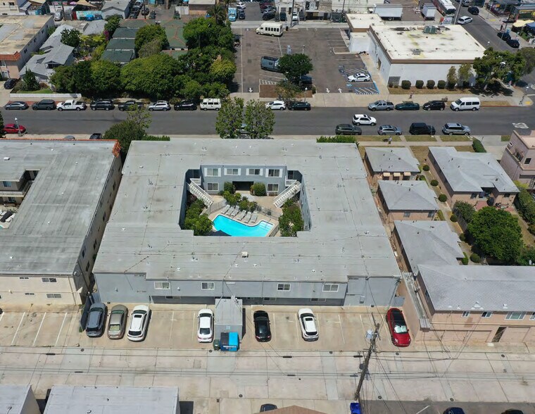 More Photos Of 4935 Niagara Ave, San Diego Apartments For Sale
