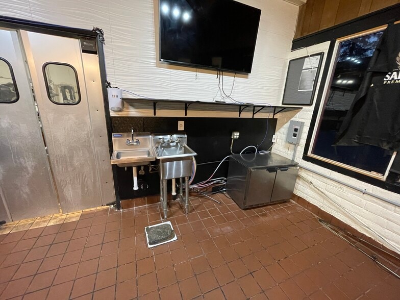 More Photos Of 5933-43 El Cajon Blvd, San Diego Storefront Retail Office For Sale